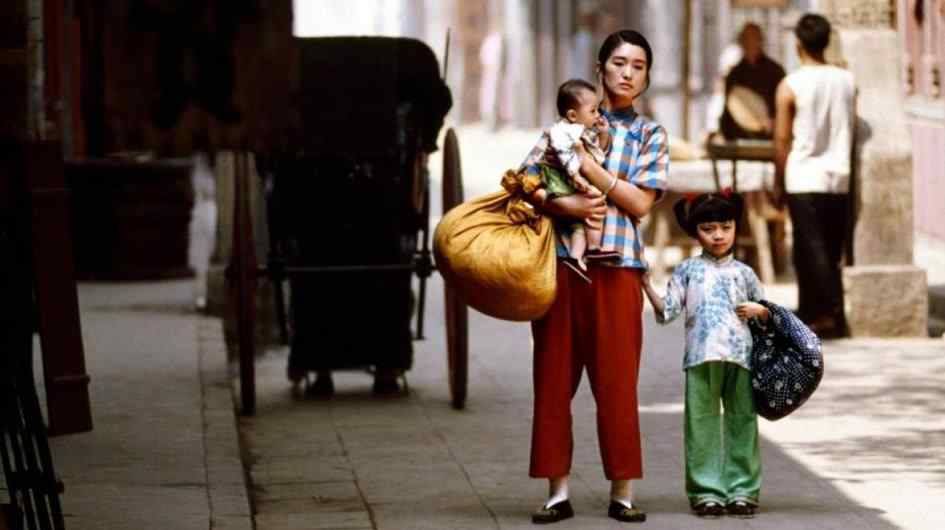Những phận người mắc kẹt trong bi thương của lịch sử…